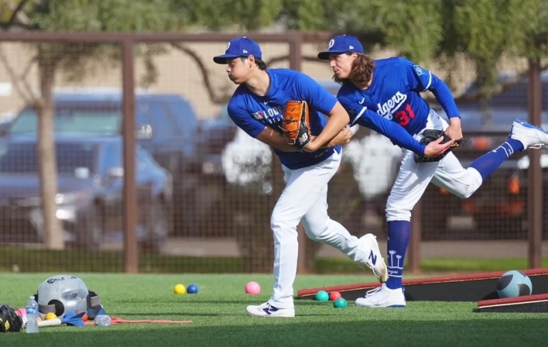 Shohei Ohtani and Tyler Glasnow following through on pitches in unison during spring training